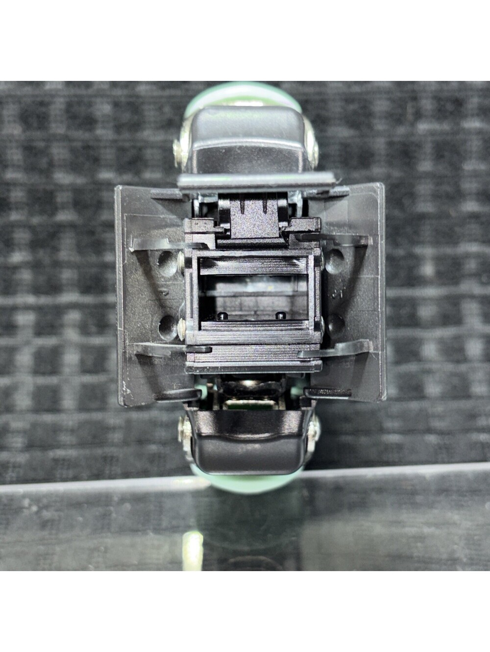 We R Memory Keepers Crop-A-Dile 1/4" & 1/2" Corner Chomper Punch -Corner Rounder - Picture 4 of 8